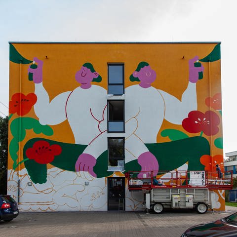 Eine von der Künstlerin Erika Nyström gestaltete Hauswand in der Vischerstraße 1A in Stuttgart-Vaihingen - anlässlich des Pfffestivals 2023 in Stuttgart   (Foto: Pressestelle, Thommy West / PFFFESTIVAL)
