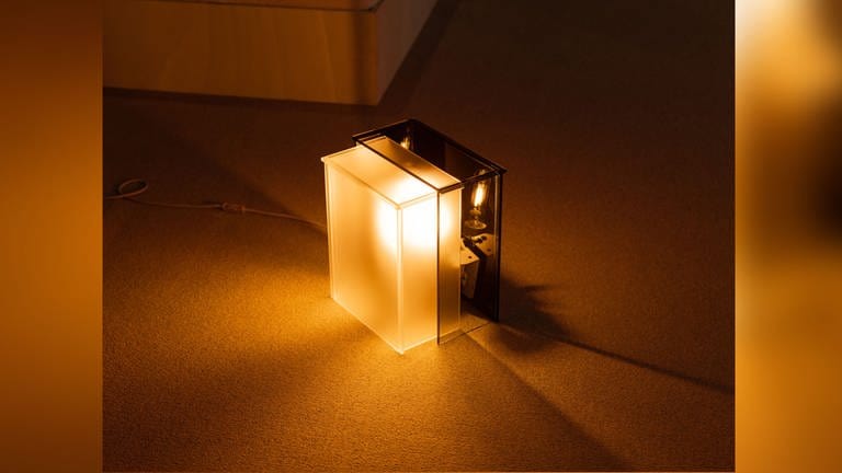 Julius Bläser, 2023, Street Light Lamp, Anything Besides a Bed, 2023 – Sonderausstellung „Academy Square“ auf der art KARLSRUHE 2024