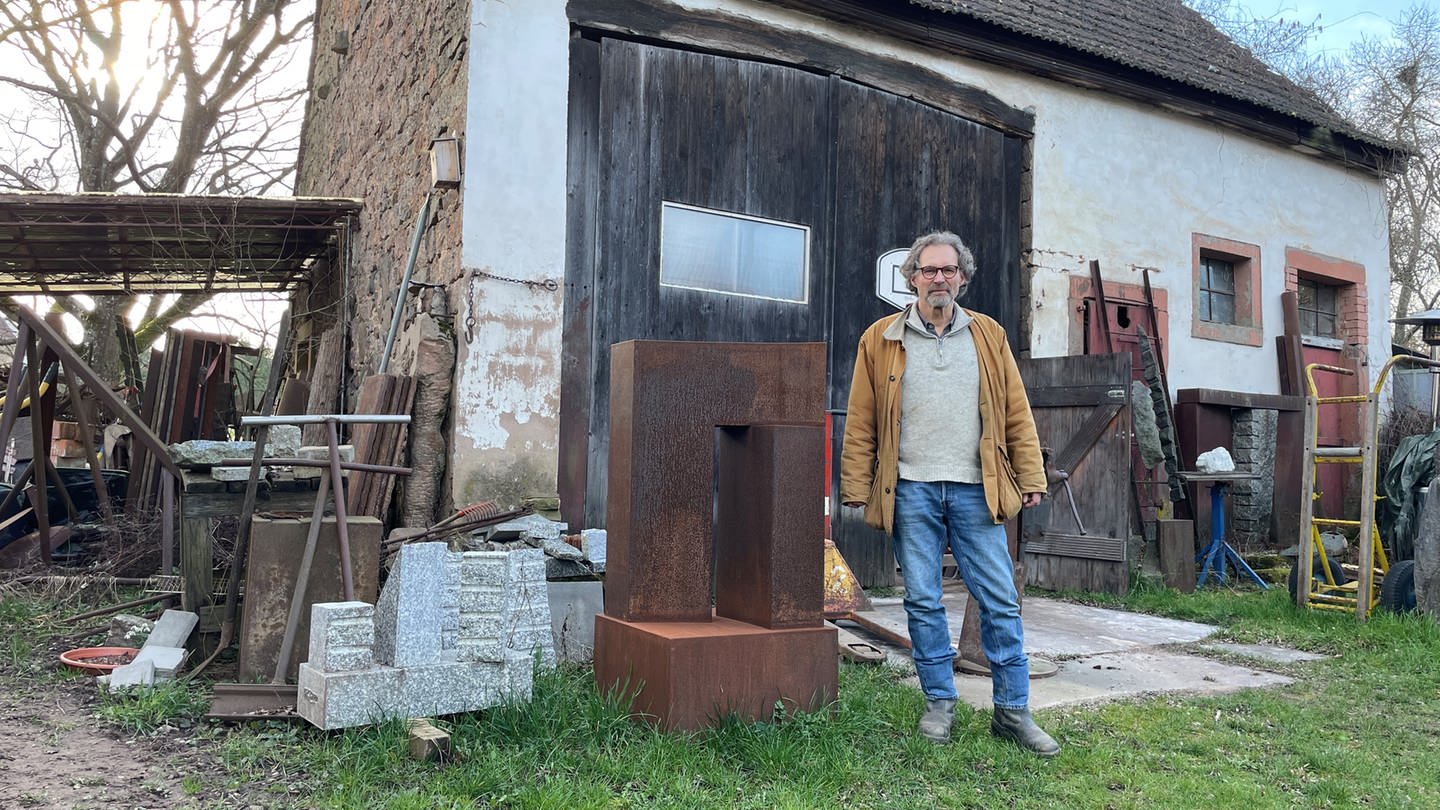 Bildhauer Reiner Mährlein aus Kaiserslautern (Foto: SWR, Sandra Biegger)