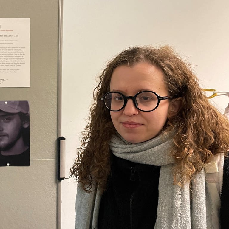 Ausstellung „Unissued Diplomas. Studentische Kriegsopfer in der Ukraine“ in der Universitätsbibliothek Tübingen (Foto: SWR, Peter Binder)