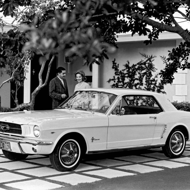 Der neue Ford Mustang, der am 17. April 1964 auf der New Yorker Weltausstellung der Öffentlichkeit vorgestellt wurde