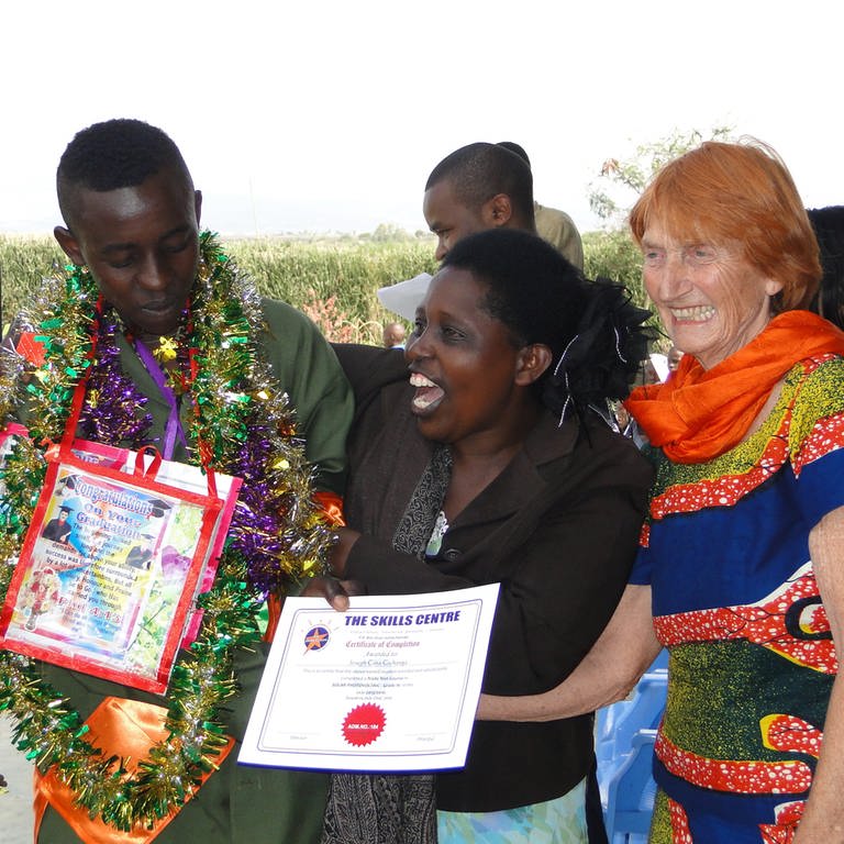 Ruth Paulig & Jimmy Kilonzi von "Promoting Africa" Verein, der der junge Menschen mit einer Ausbildung unterstützt (Foto: Pressestelle, Grace Yoon)