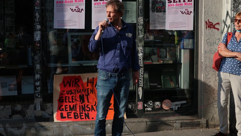 Buchhändler Thorsten Willenbrock will weitermachen. Und setzt auf seine Kunden (Foto: Pressestelle, Ernst-Ludwig Aster )