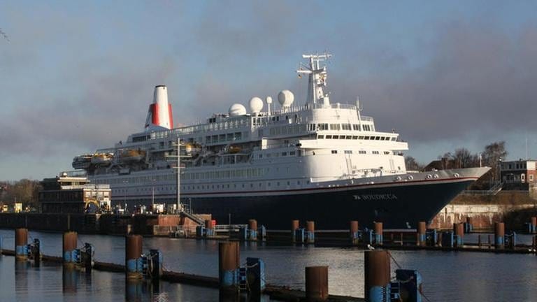 Die MS Boudicca hat als erstes Kreuzfahrtschiff der neuen Saison im Kieler Hafen am Ostseekai festgemacht (Foto: picture-alliance / dpa, (c) picture-alliance / dpa - rtn, Ute Strait)