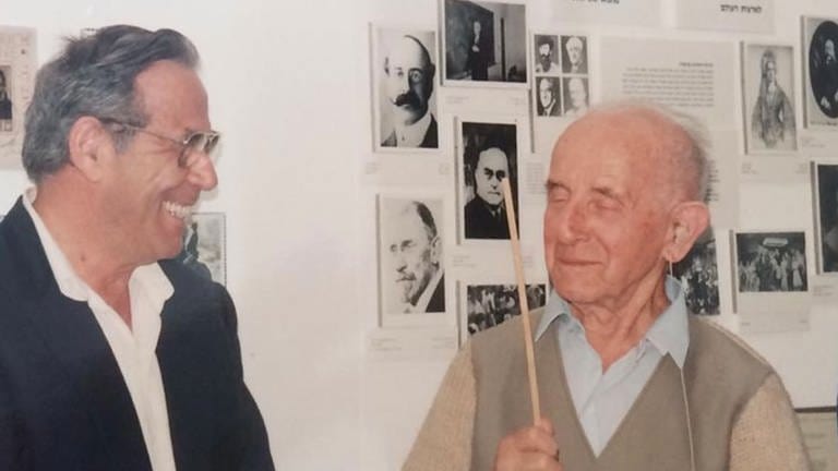 Israel Shiloni mit Stef Wertherimer bei der Eröffnung des Jeckes Museums in Tefen 1993