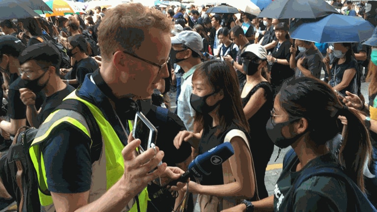 Hörfunk- und Video-Interview mit einer Demo-Teilnehmerin während der Massenproteste in Hongkong 2019 (Foto: SWR, Steffen Wurzel)