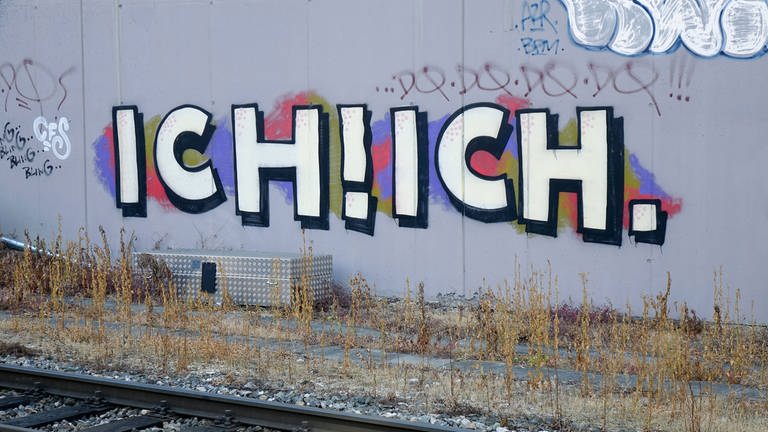 Graffiti am Bahnhof Wien, Österreich (Foto: IMAGO, Steinach)