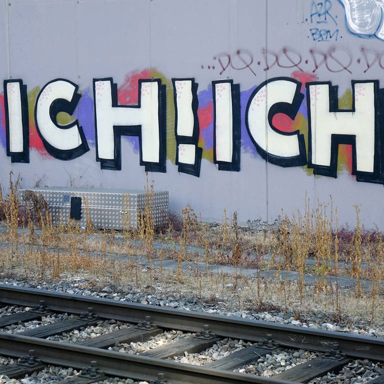 Graffiti am Bahnhof Wien, Österreich (Foto: IMAGO, Steinach)