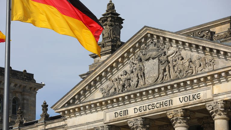 Das Reichstagsgebäude am Platz der Republik in Berlin. (Foto: picture-alliance / Reportdienste, picture alliance / pressefoto_korb | Micha Korb)