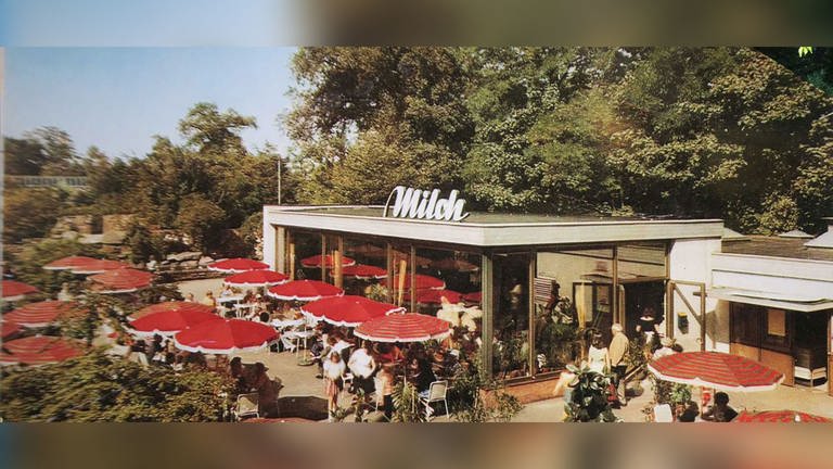 1952 eröffneten Hans Gass‘ Eltern die Milchbar. Es war Teil eines Förderprogramms der Nachkriegszeit, um die Milchwirtschaft anzukurbeln. Auf dem Dach die Werbung: Milchbar! (Foto: Kerstin Welter)