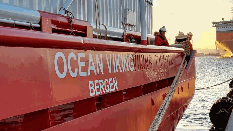 Die Ocean Viking mit der 22-köpfigen SOS Mediterranee Crew verlässt den Hafen von Marseille. (Foto: Pressestelle, SOS Mediterranee)