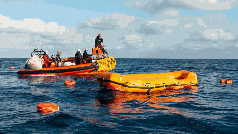 Die Rettungs-, Sanitäts- und Pflegesteams der SOS Mediterranee führen auf ihrem Weg ins zentrale Mittelmeer Trainings auf See vor Korsika durch. (Foto: Pressestelle, Fabian Mondl)