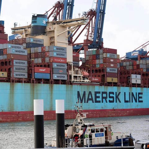 Das Containerschiff Elly Maersk liegt in Hamburg (Foto: IMAGO, IMAGO / Sven Simon)