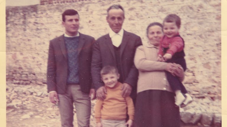 Familie Yfantis - Zu Besuch bei den Großeltern in Griechenland (Foto: Pressestelle, Fotios Yfantis)