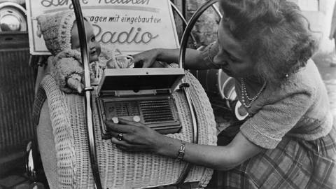 Transistorradio, auch als Kofferradio bekannt (Foto: picture-alliance / Reportdienste, picture-alliance/ dpa)