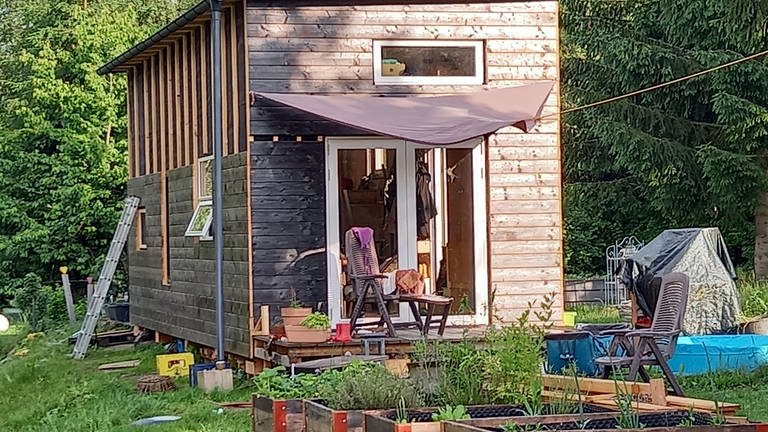 Zweistöckiges Tiny House einer Familie mit 3 Kindern (Foto: Pressestelle, Margrit Braszus)