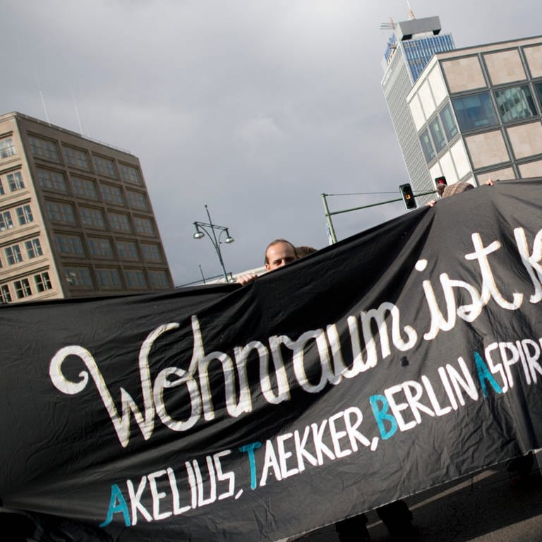 Demonstration von Mieterorganisationen und politischen Initiativen gegen hohe steigende Mieten, teure Modernisierungen, Gentrifizierung, Verdrängung und Zwangsräumungen in Berlin.  (Foto: IMAGO, IPON)