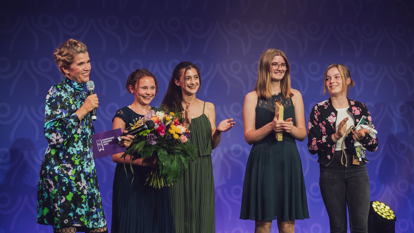 Fairtrade Award Verleihung 2022 in Berlin mit Anke Engelke (Foto: Pressestelle, Fairtrade Deutschland / Tim Keweritsch)
