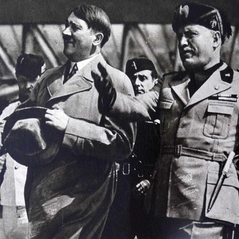 Mussolini empfängt Adolf Hitler (li.) (Foto: IMAGO, imago images / UIG)