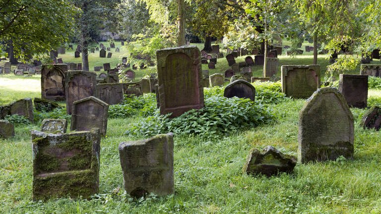 Der älteste jüdische Friedhof Europas ist der Heilige Sand in Worms. (Foto: IMAGO, imagebroker)