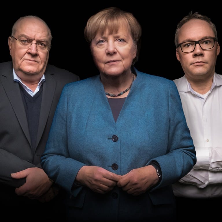 Angela Merkel steht im Vordergrund und schaut in die Kamera. Links hinter hier Prof. Dr. Thomas Fischer, rechts Holger Schmidt (Foto: SWR, Oliver Reuther)