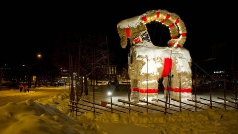 Weihnachten in aller Welt: Der Julbocken aus Schweden (Foto: picture-alliance / Reportdienste, Associated Press / Frederik Sanberg Scanpix)