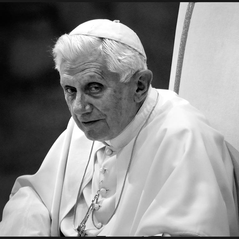 Papst Benedikt XVI. im Jahr 2012 (Foto: picture-alliance / Reportdienste, picture alliance / Stefano Spaziani | Stefano Spaziani)