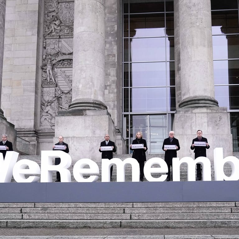 Holocaust-Gedenktag 2022: #WeRemember vorm Deutschen Bundestag