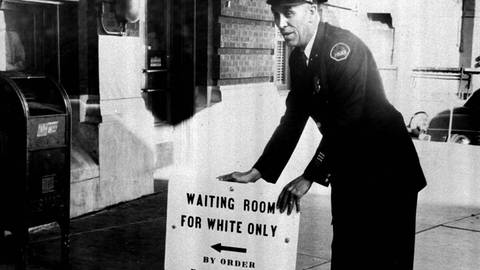 1956: Das Badezimmer ist nur für weiße Menschen (Foto: picture-alliance / Reportdienste, AP)