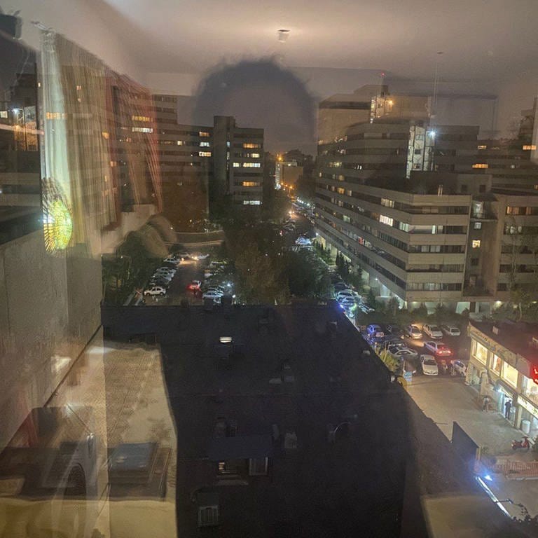Blick aus dem Fenster auf die Siedlung Ekbatan in Teheran. Hier gab es besonders viele Unruhen. (Foto: Privat)