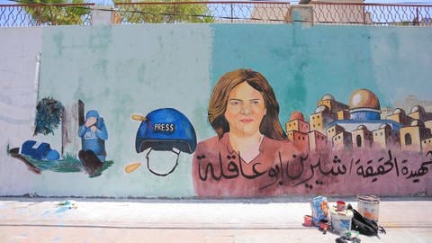 Streetart erinnert in Gaza Stadt an die getötete palästinesische Journalistin Shireen Abu Akleh  (Foto: IMAGO, IMAGO/ZUMA Wire/Ashraf Amra )