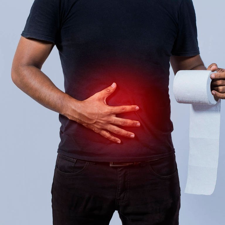 Mensch mit Magenproblemen Symbolfoto (Foto: IMAGO, imagebroker)