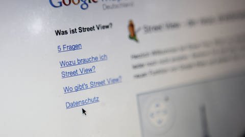 Ansicht einer Internetseite, auf der Google wegen Datenschutzbedenken in Deutschland die wichtigsten Fragen beantwortet zum Kartendienst (Foto: IMAGO, IMAGO / Streiflicht-Pressefoto)