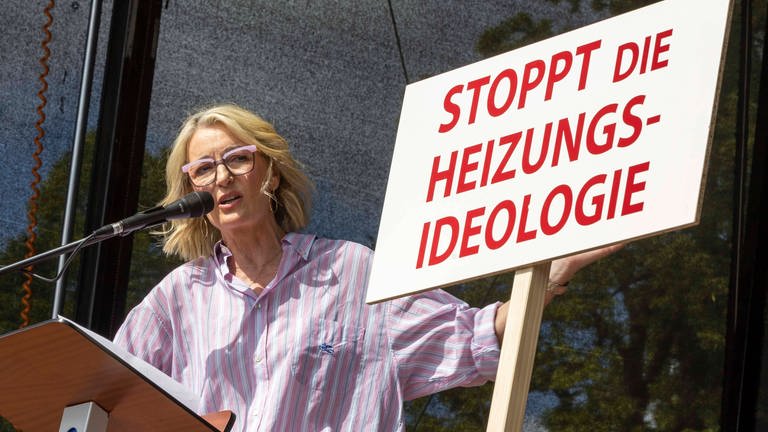 Monika Gruber  Kundgebung Demonstration DEMO gegen Heizhammer Gesetz der Ampel-Regierung auf dem Volksfestplatz in Erding