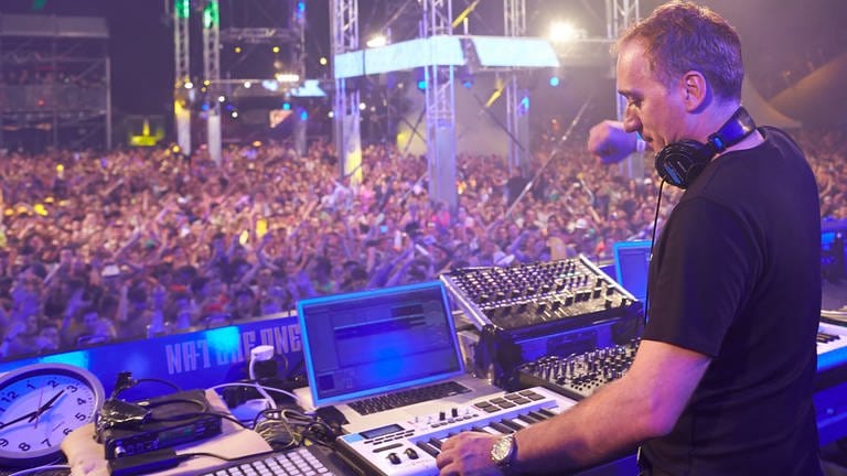 Der deutsche DJ Paul van Dyk legt in der Nacht zum 04.08.2013 beim Techno-Open-Air-Festival Nature One auf der ehemaligen US-Cruise-Missile-Basis Pydna im Hunsrück bei Kastellaun