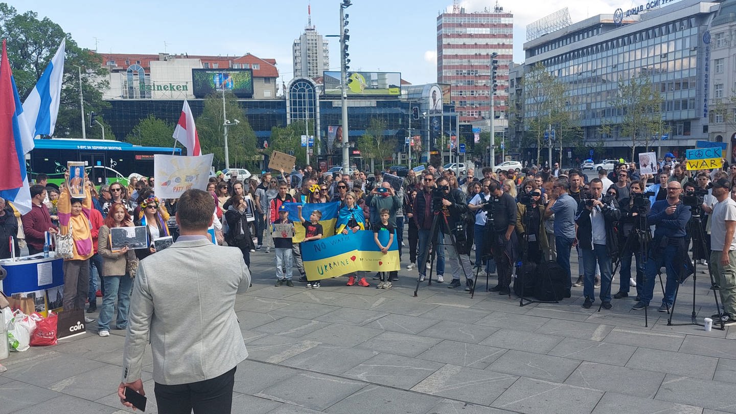 Pro-Ukraine-Kundgebungen in Belgrad werden vor allem von regimekritischen Russen und Ukrainern organisiert. (Foto: Christoph Kersting)