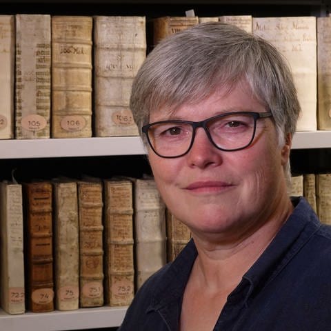 Katharina Mähler, Buchrestauratorin und stellvertretende Leiterin der Stabsstelle Erhaltung und Restaurierung der Herzog August Bibliothek in Wolfenbüttel