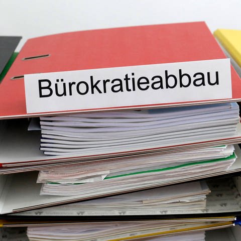 Symbolfoto zum Thema Buerokratieabbau (Foto: IMAGO, Jens Schicke)