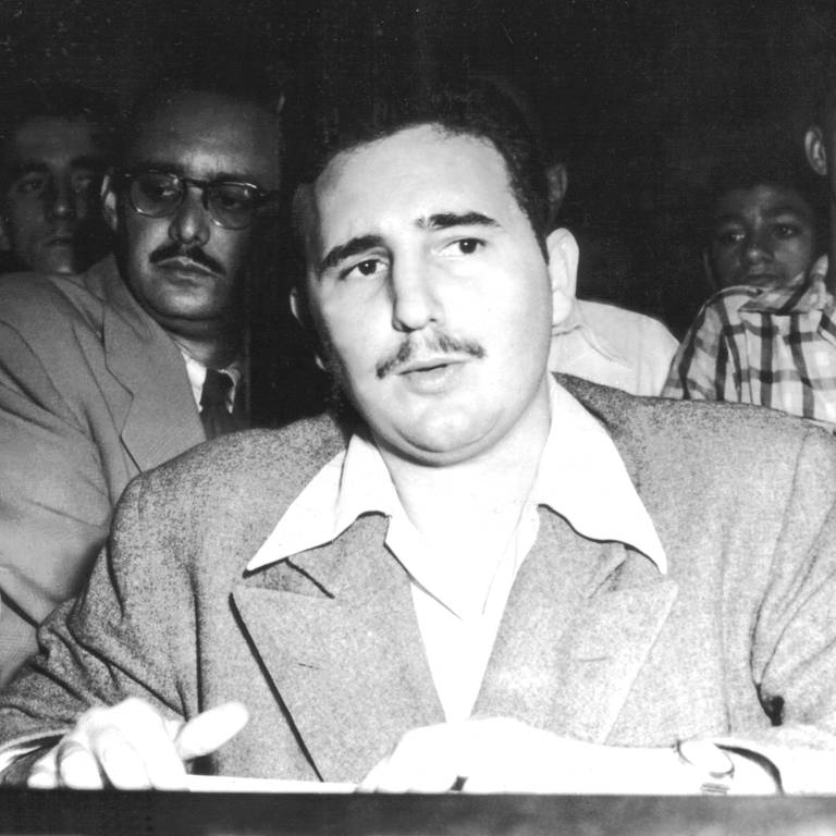 Fidel Castro nach seiner Verhaftung und seiner Ausweisung aus Kuba 1953