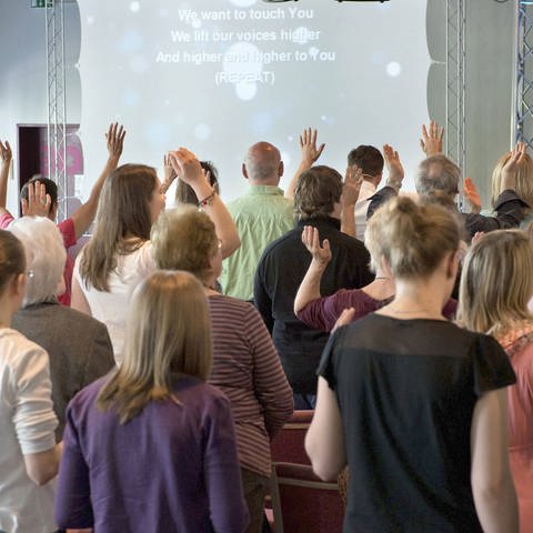 Gottesdienst im Christlichen Zentrum der Pfingstgemeinde Der Fels in Mainz. Archivfoto (Foto: IMAGO, epd)
