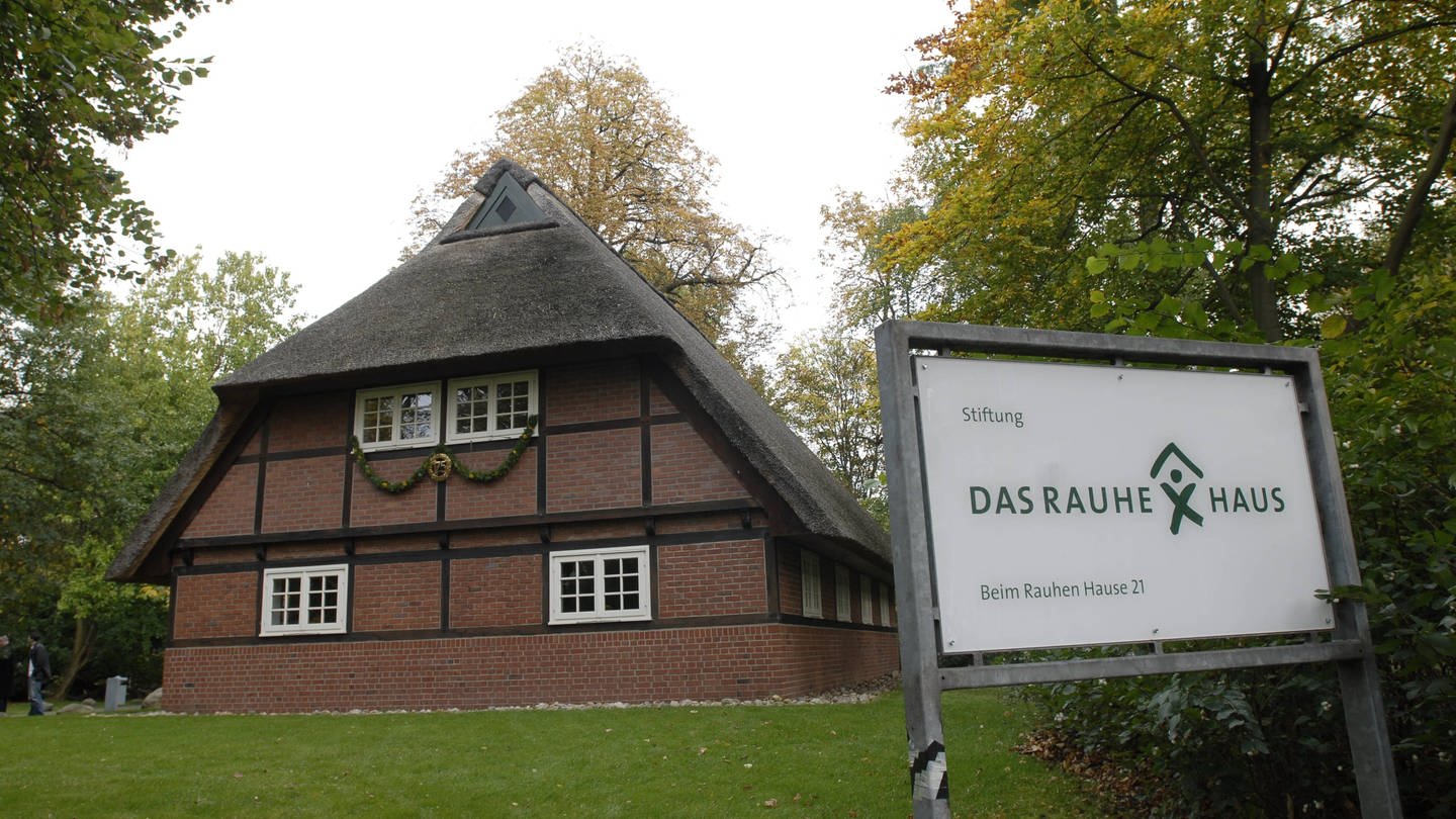 Das Rauhe Haus wurde 1833 von dem Hamburger Theologen Johann Hinrich Wichern gegrünet (Foto: IMAGO, IMAGO / epd)