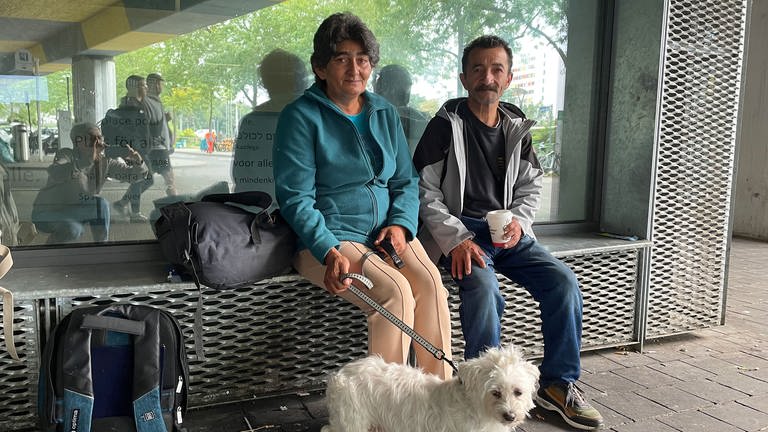 Tibor und Eva betteln seit fast vier Jahren täglich am Mainzer Hauptbahnhof