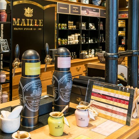 Maille Senf Delikatessengeschäft, Dijon, Burgund, Frankreich (Foto: IMAGO, Travel-Stock-Image)