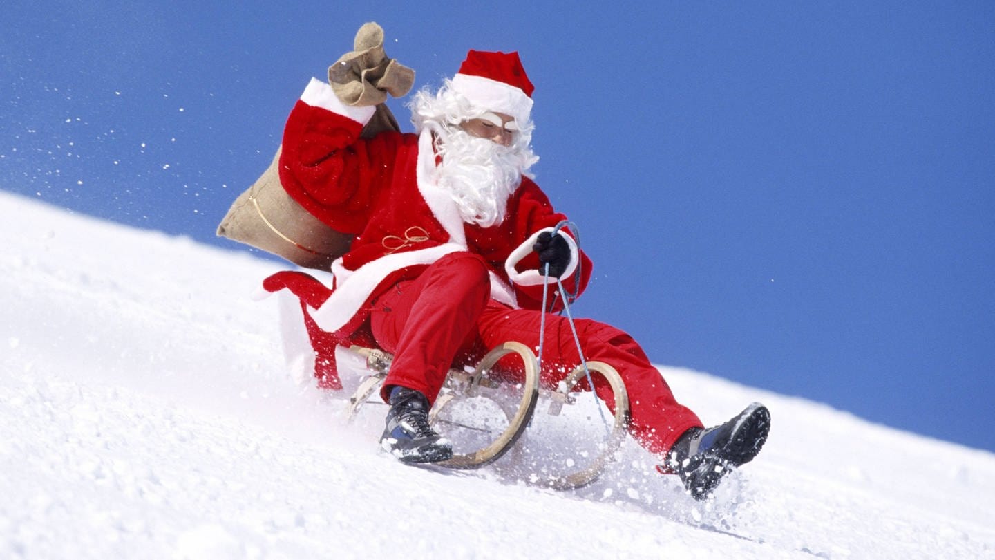 Weihnachtsmann bei einer Schlittenfahrt (Foto: IMAGO, IMAGO / blickwinkel)