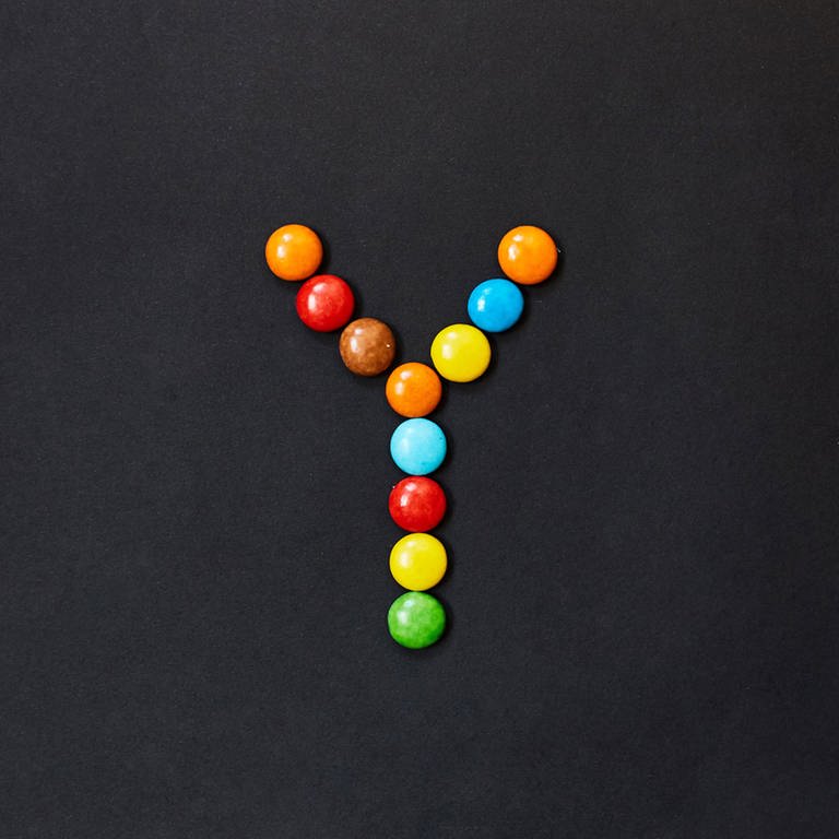 English Alphabet made of colored candies. The letter Y. Symbolfoto (Foto: IMAGO, Pond5 Images)