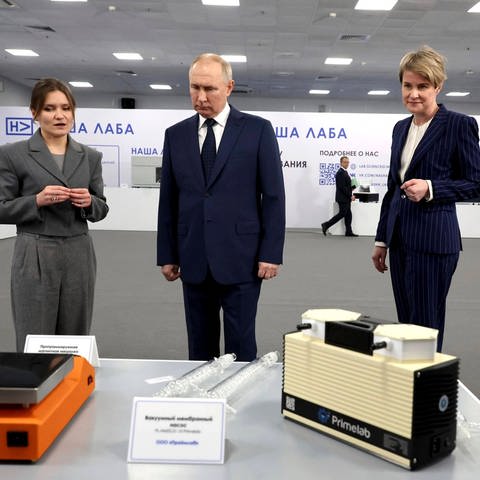 Vladimir Putin bei einem Kongress für junge Wissenschaftler*innen (Foto: IMAGO, xMikhailxKlimentyev/KremlinxPoolx)