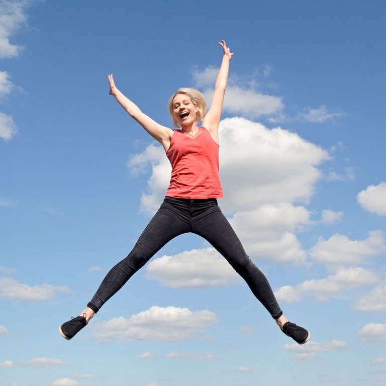 Woman jumping Symbolfoto