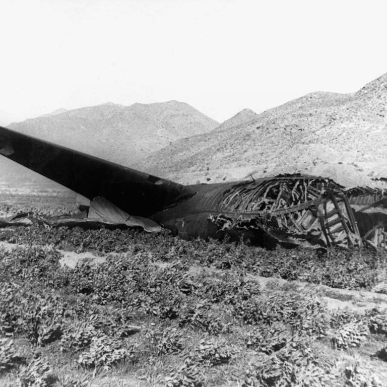 Das ausgebrannte Wrack des us-amerikanischen B-52-Bombers, der am 17.01.1966 während eines Auftankmanövers mit einem Tankflugzeug über der spanischen Mittelmeerküste nahe Almeria kollidierte.