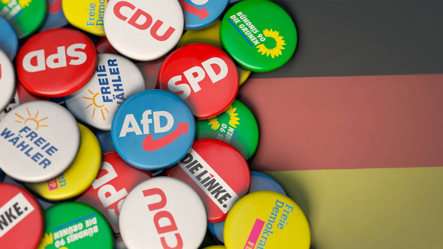 Bunte Buttons mehrerer Parteien (Foto: IMAGO, IMAGO / IlluPics)