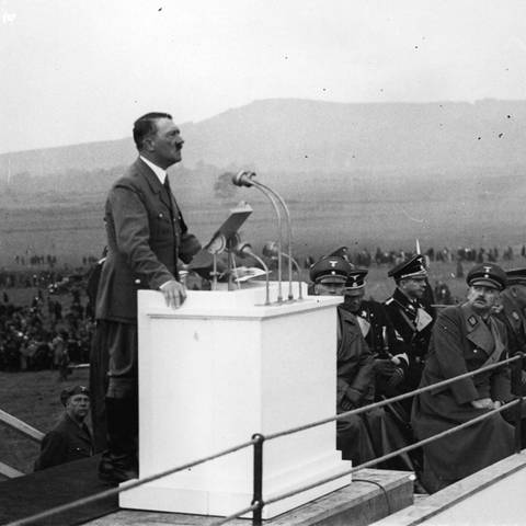 Hitler bei einer Rede